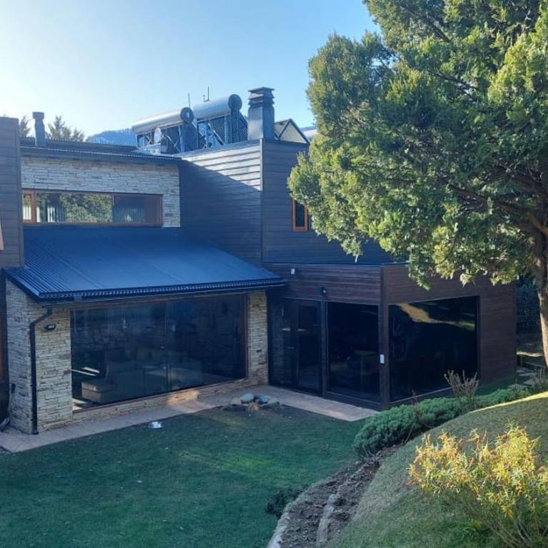 Casa Moderna con pileta - Casa de 4 dormitorios - 60