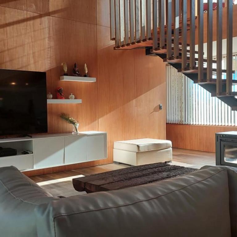 Casa Moderna con pileta - Casa de 4 dormitorios - 66