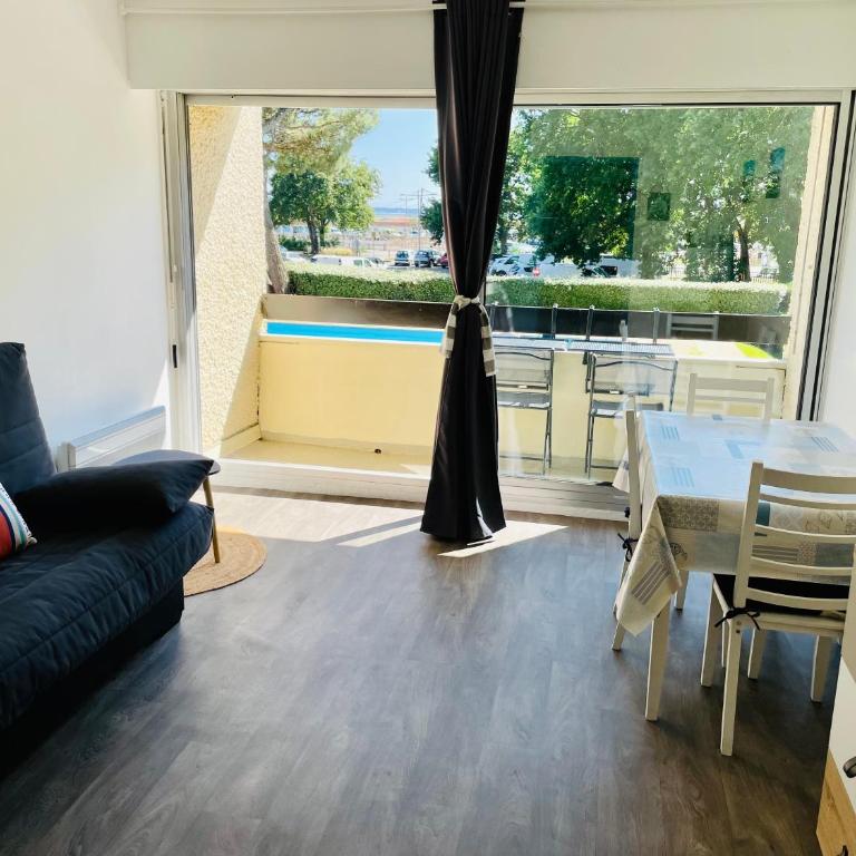 Studio à 2 min à pied de la plage, du port ostréicole et à 5 min du centre-ville ! - Studio - Vue sur Piscine - 4
