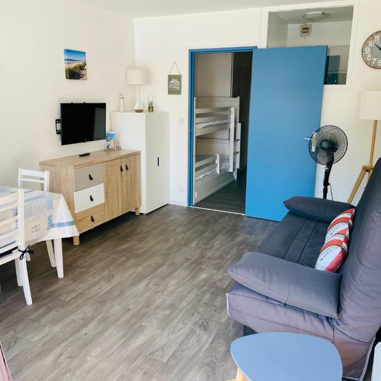 Studio à 2 min à pied de la plage, du port ostréicole et à 5 min du centre-ville ! - Studio - Vue sur Piscine - 5