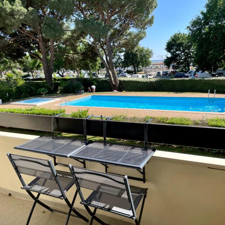 Studio à 2 min à pied de la plage, du port ostréicole et à 5 min du centre-ville ! - Studio - Vue sur Piscine - 12