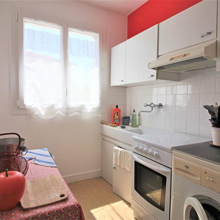 Appartement lumineux pour famille à Royan, quartier calme près du marché, balcon et parking gratuit - FR-1-738-26 - Apartment - 3
