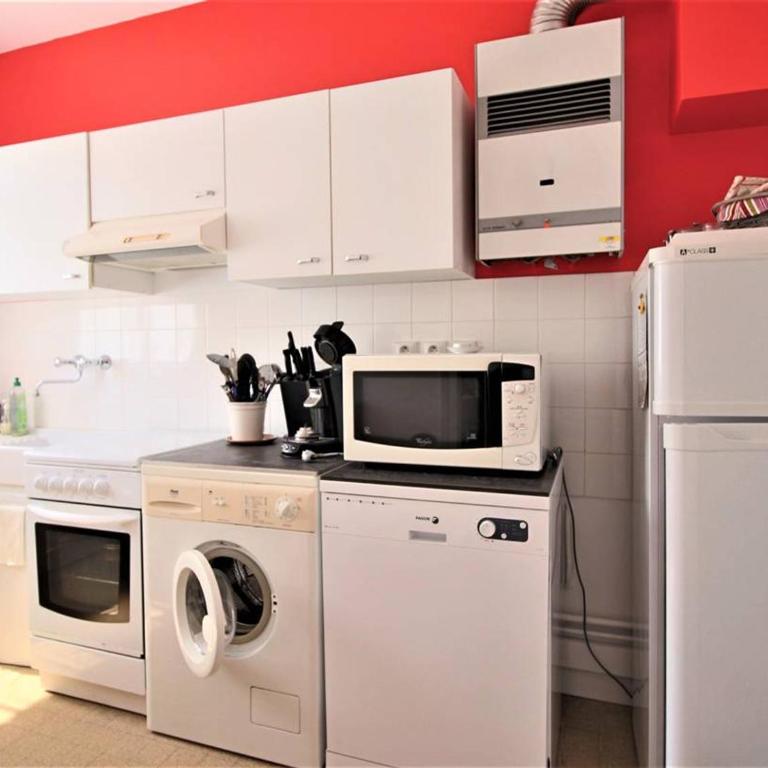 Appartement lumineux pour famille à Royan, quartier calme près du marché, balcon et parking gratuit - FR-1-738-26 - Apartment - 4