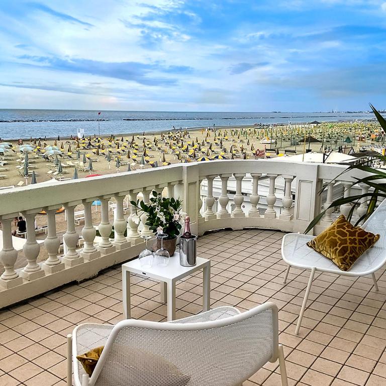 Villa La Torretta Luxury B&B - Adults Only - - Deluxe Double Room with Balcony and Sea View - 7