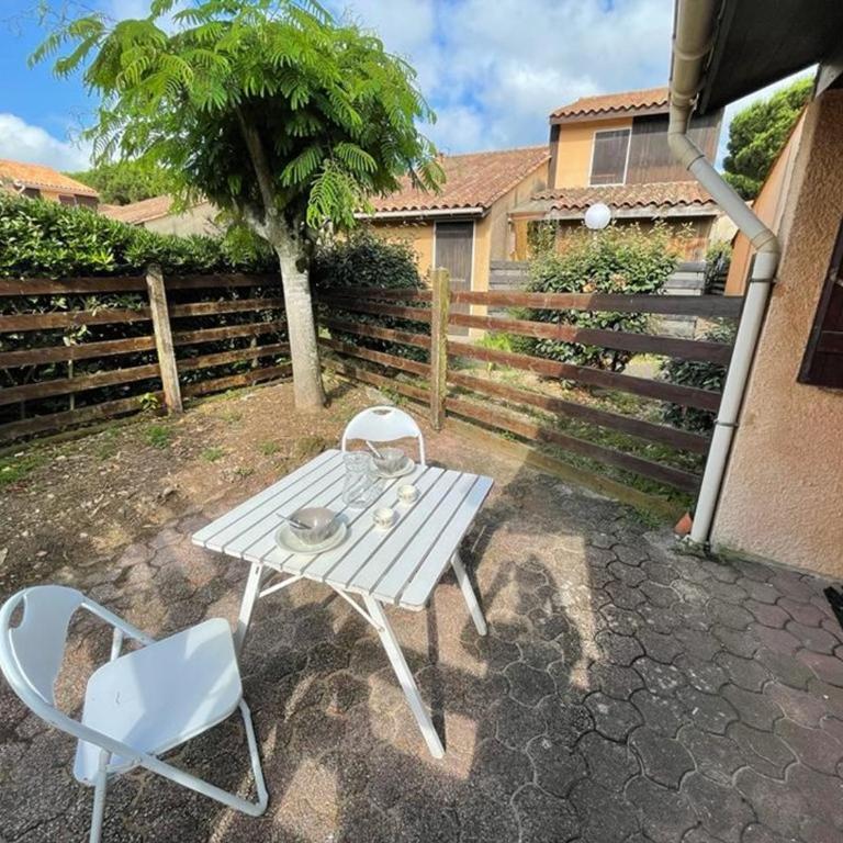 Charmante maisonnette proche du port avec parking et animaux acceptés - FR-1-413-100 - Villa - 2