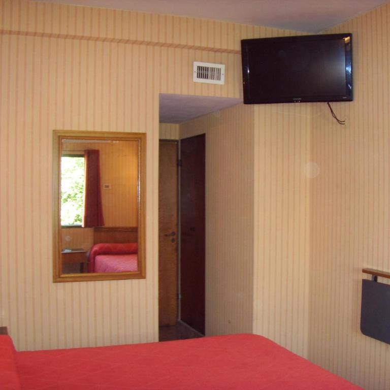 Hotel Embajador - Standard Quadruple Room - 1