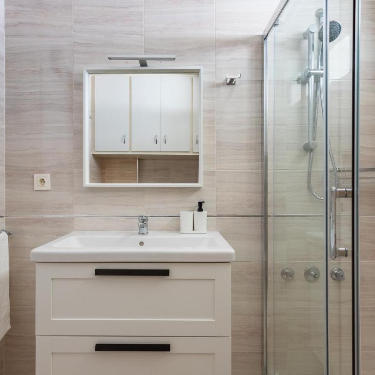 MUCHO GUSTO Coblanca 3 - Three-Bedroom Apartment - 20