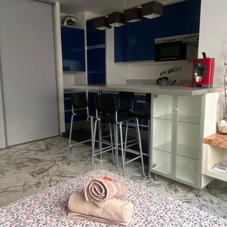 Azur, studio classé, climatisé, wifi, ascenseur, à 75 m de la plage - Monolocale - 3
