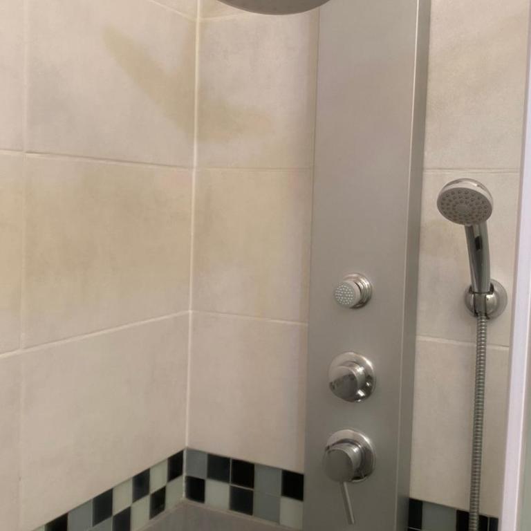 Le Suffren, studio classé ventilé ,wifi, à 100 m de la plage - Apartment - 13