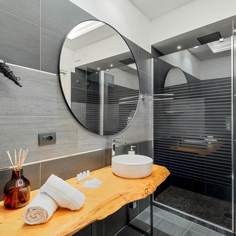EC Luxury Rooms - Camera Matrimoniale Deluxe con Balcone - 11