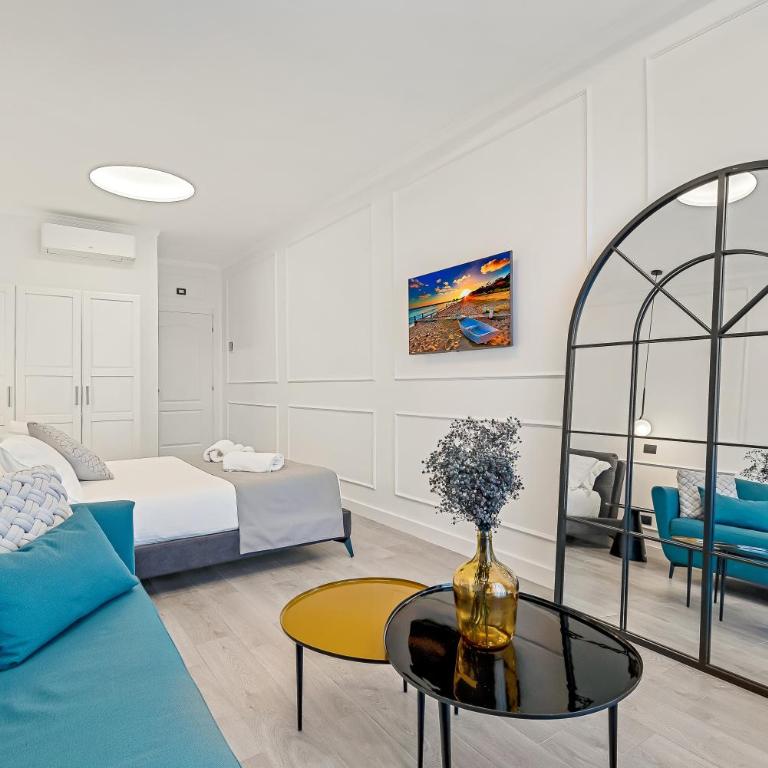 EC Luxury Rooms - Camera Matrimoniale Deluxe con Balcone - 1