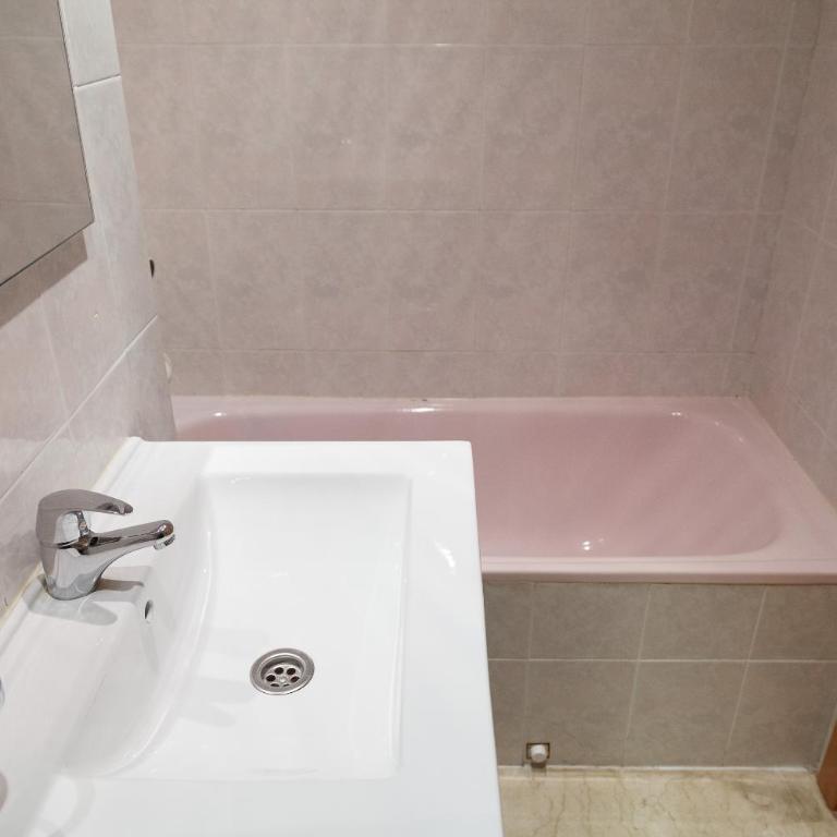 UHC Aquamarina Apartments - One-Bedroom Apartment - 14