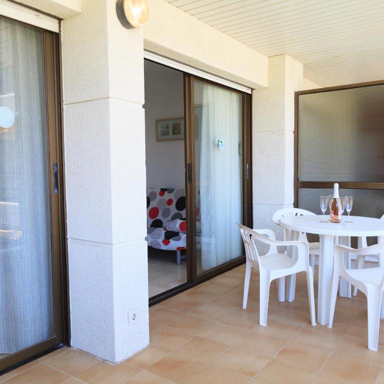 UHC Aquamarina Apartments - One-Bedroom Apartment - 6