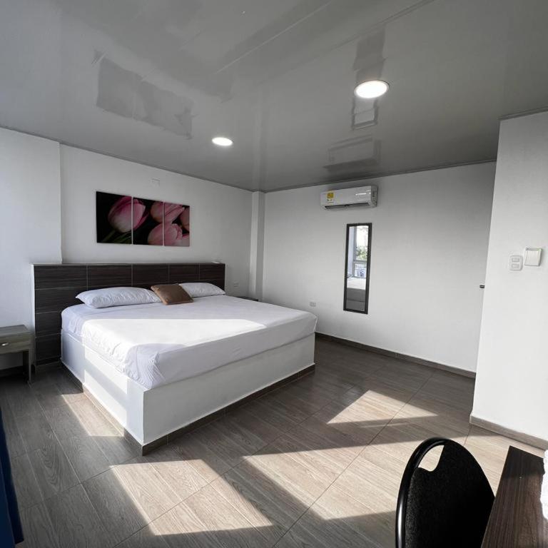 Hotel Sofichic Barranquilla - Deluxe King Room - 5