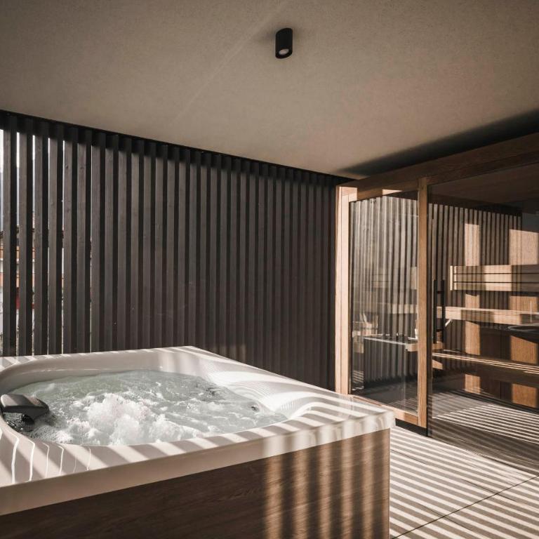 SomVita Suites - Suite with Private Sauna and Whirlpool (Upper Floor) - 3
