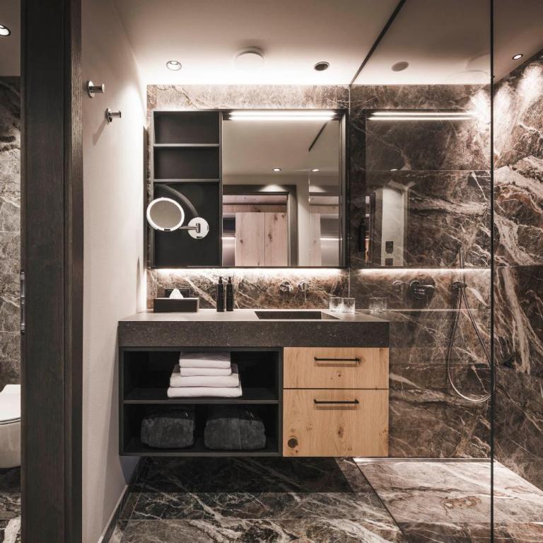 SomVita Suites - Suite with Private Sauna and Whirlpool (Upper Floor) - 1