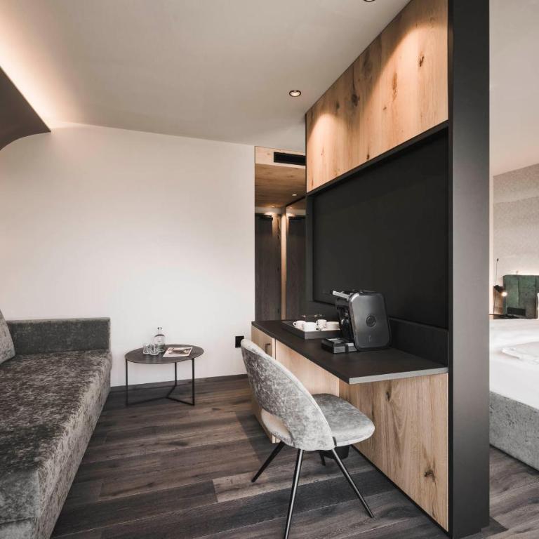 SomVita Suites - Deluxe Suite (Upper Floor) - 1