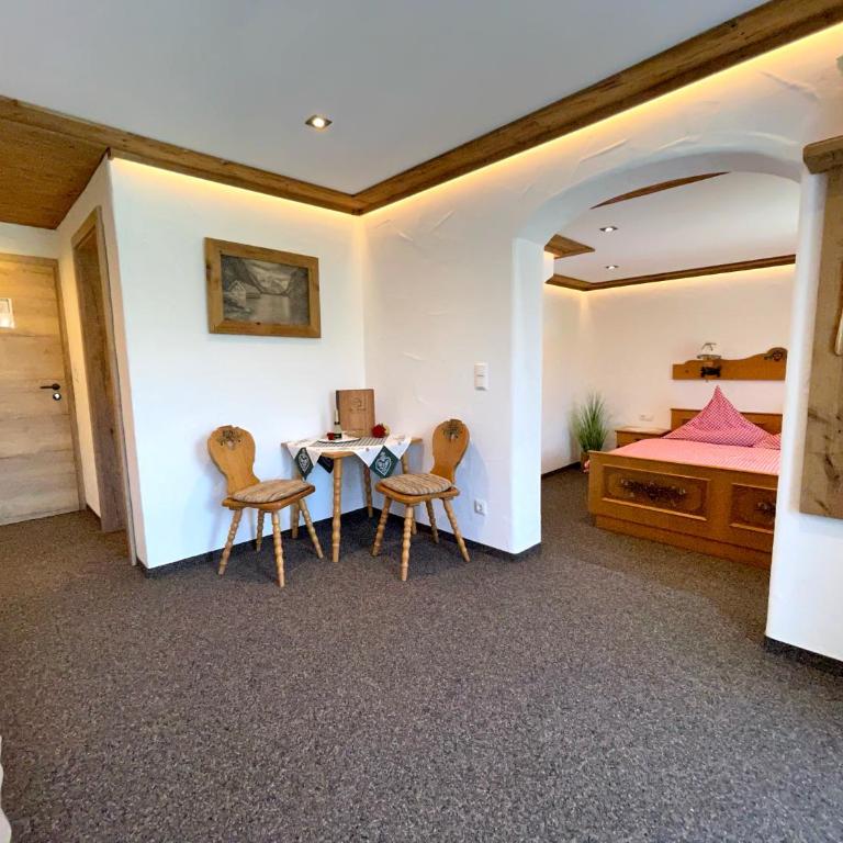 Pension Loiplstüberl - Dreibettzimmer mit Balkon - 5