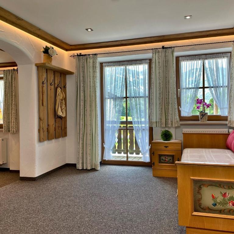 Pension Loiplstüberl - Dreibettzimmer mit Balkon - 6