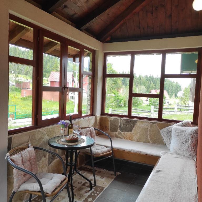 Orange House in nature - One-Bedroom House - 3