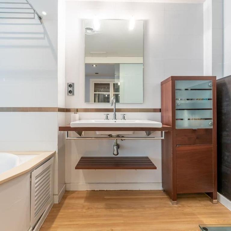 SunAndBed Royal LaSalle - Three-Bedroom Apartment - 5