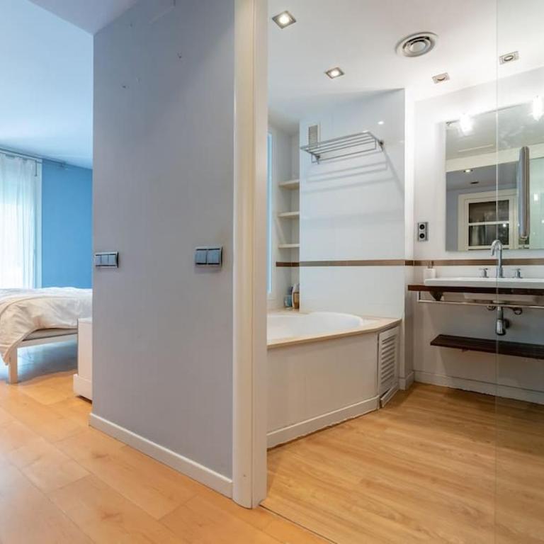 SunAndBed Royal LaSalle - Three-Bedroom Apartment - 10