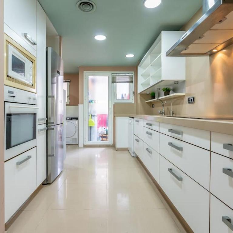 SunAndBed Royal LaSalle - Three-Bedroom Apartment - 29