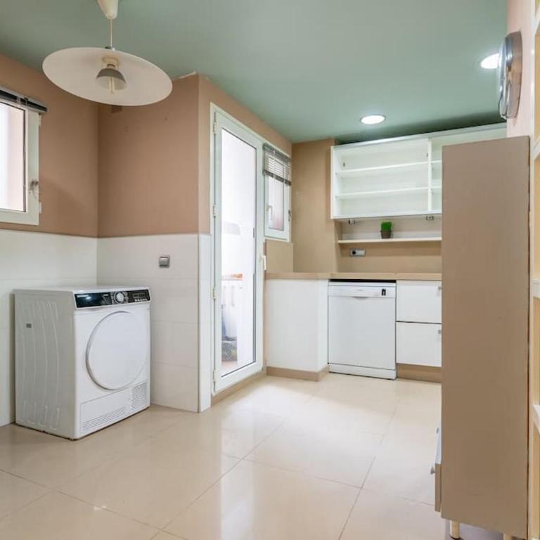 SunAndBed Royal LaSalle - Three-Bedroom Apartment - 30