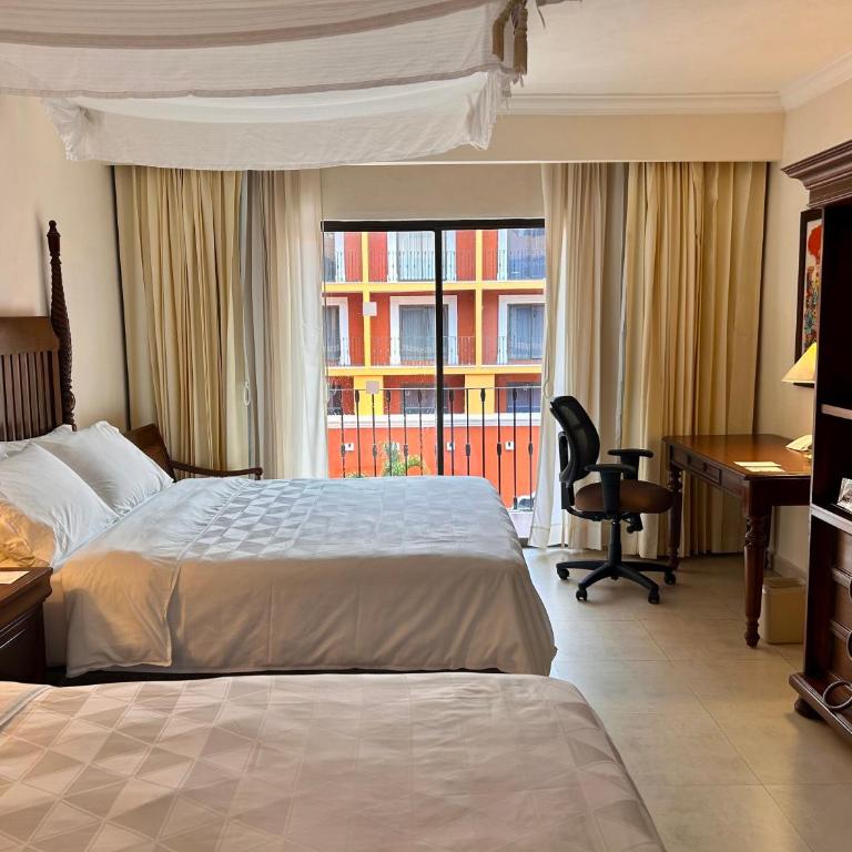 Holiday Inn Merida by IHG - Standard Double Room with Two Double Beds - Disability Access - 5