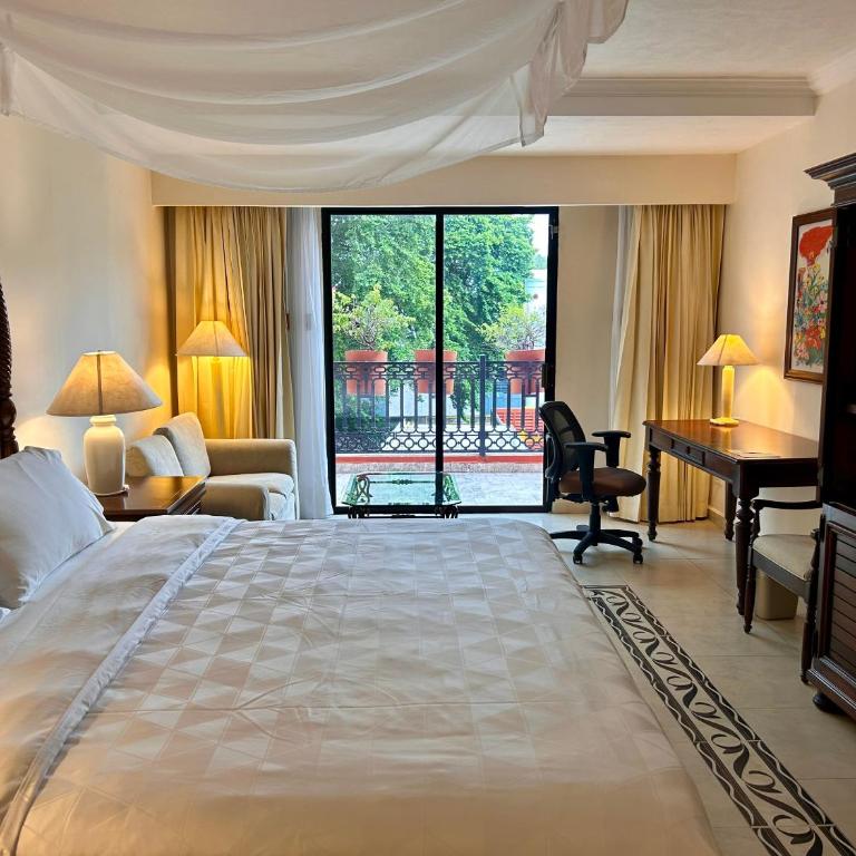 Holiday Inn Merida by IHG - Premium King Room - 1