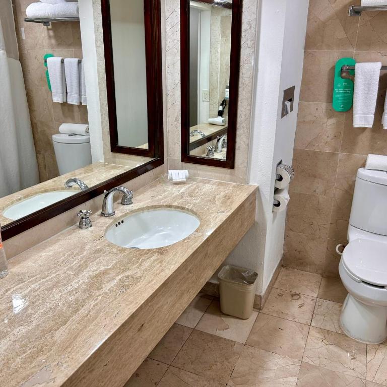 Holiday Inn Merida by IHG - Standard Room - 2