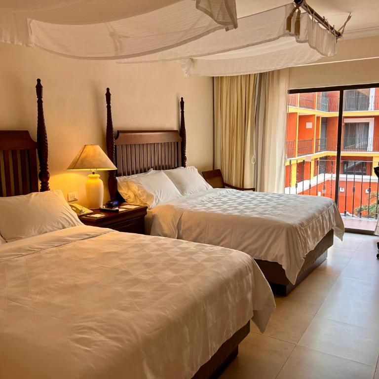 Holiday Inn Merida by IHG - Standard Double Room with Two Double Beds - 4