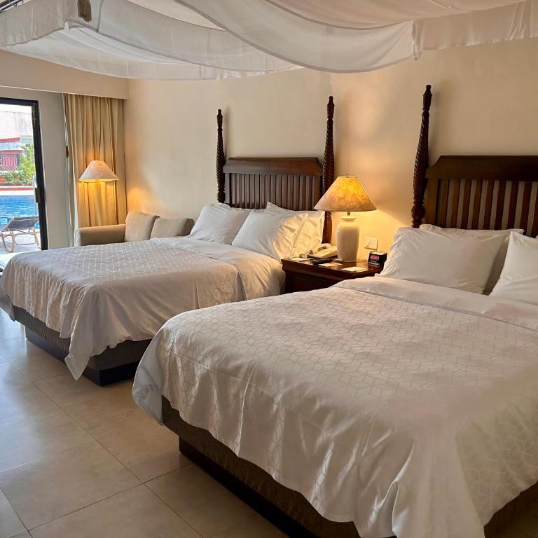 Holiday Inn Merida by IHG - Premium Room - 3