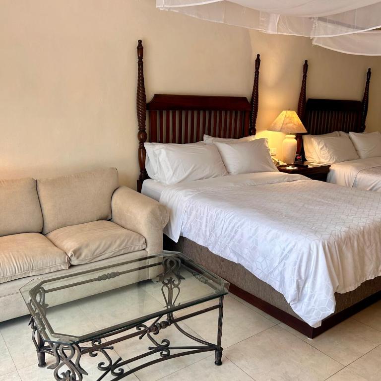 Holiday Inn Merida by IHG - Premium Room - 4