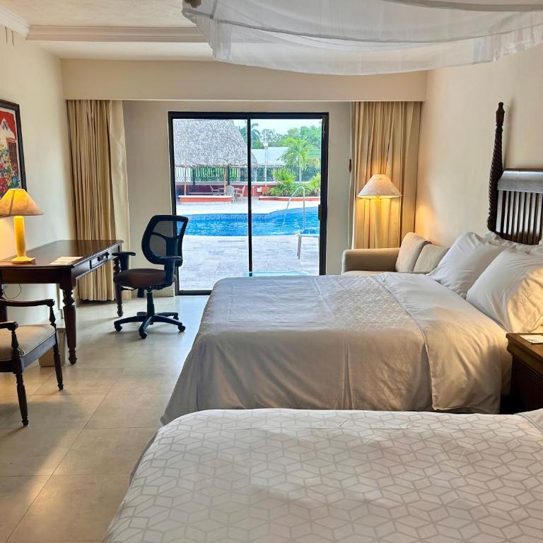 Holiday Inn Merida by IHG - Premium Room - 6