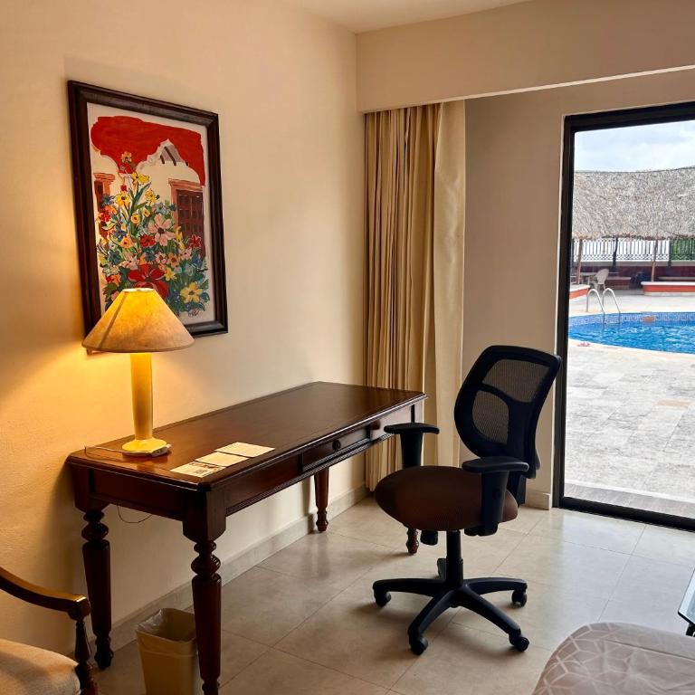Holiday Inn Merida by IHG - Premium Room - 7