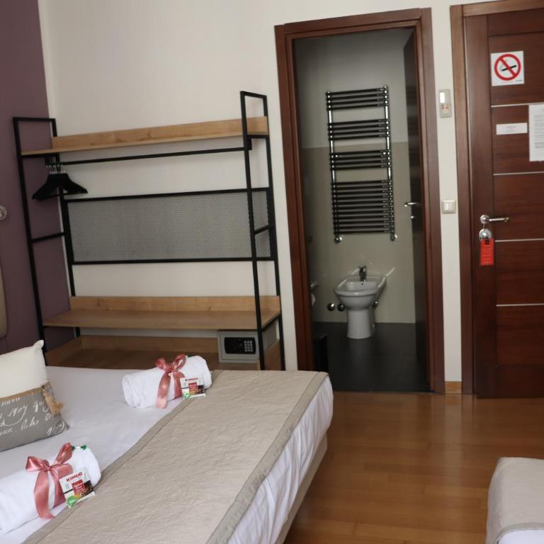 B&B Gaudium Colosseo - Camera Matrimoniale/Doppia con Letti Singoli con Bagno Privato - 13