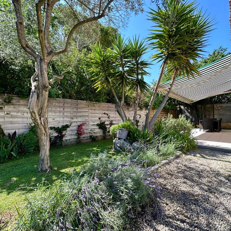 Villa Marinette - Two-Bedroom House with Garden - 1