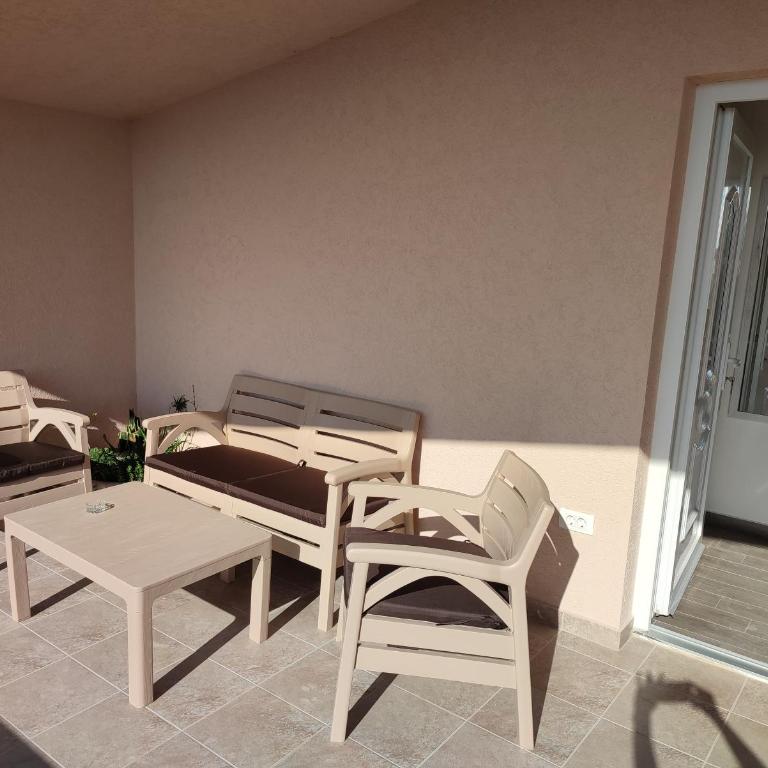 Sayohat Apartments - Apartment with Terrace - 6