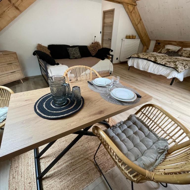 CHAMBRES D'HÔTES LES CHAMBRES D'ELSA - Chambre Familiale avec Terrasse - 1