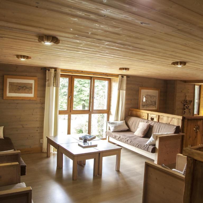 Mansion in Albertville near Ski Slopes - Maison de Vacances Six Chambres - 2