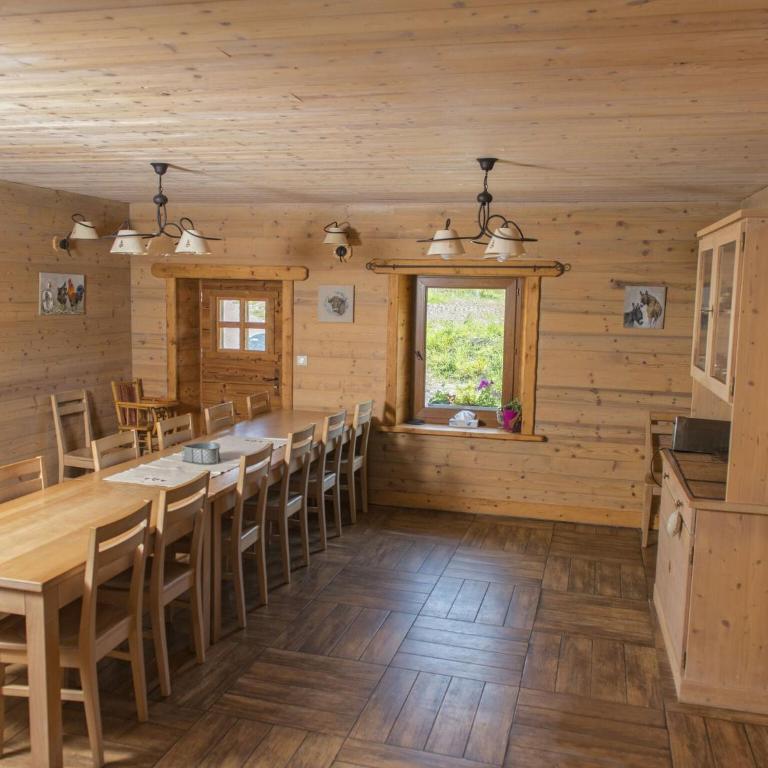 Mansion in Albertville near Ski Slopes - Maison de Vacances Six Chambres - 11