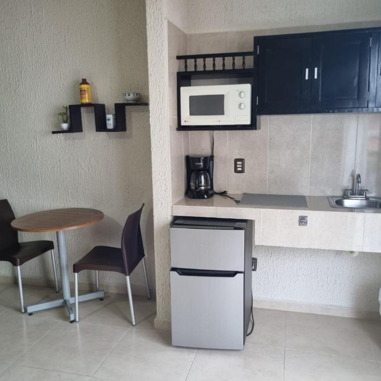 Suites Los Arcos - King Room - 21