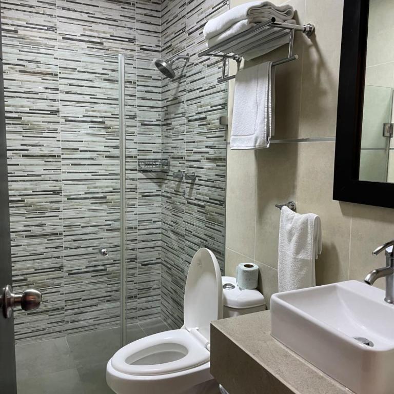 Suites Los Arcos - Queen Room - 5