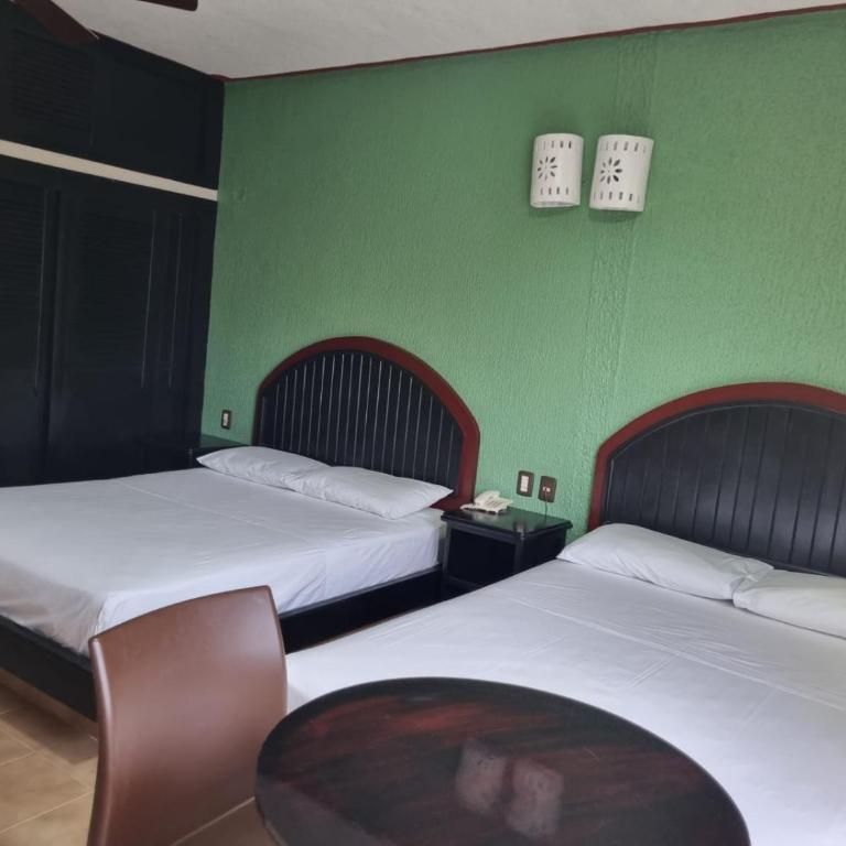 Suites Los Arcos - King Room - 16