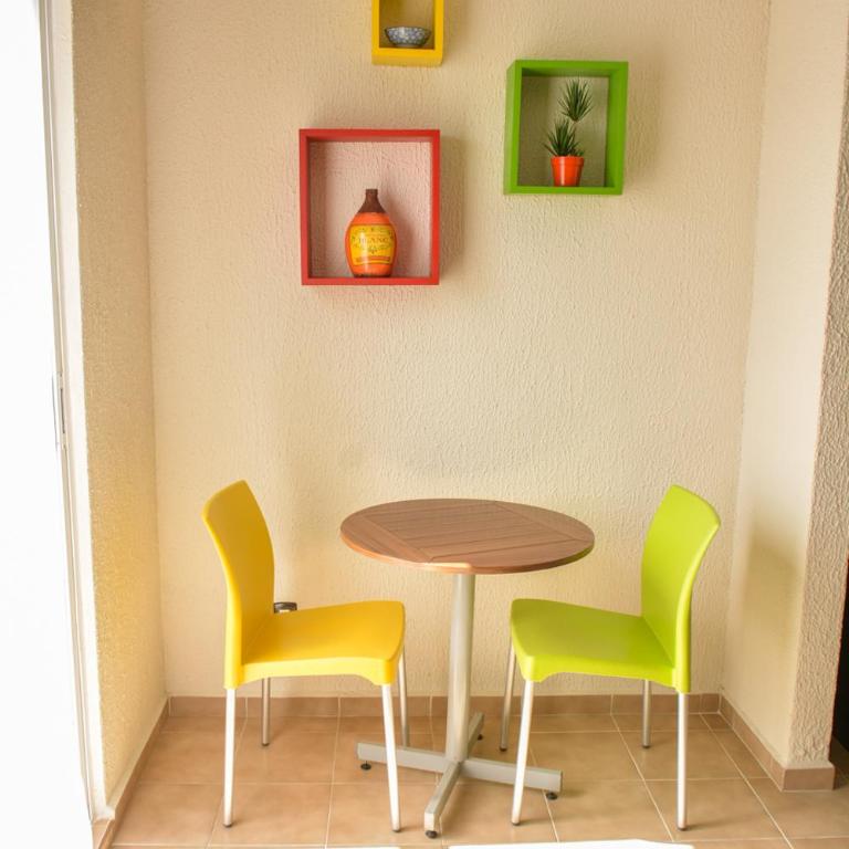 Suites Los Arcos - King Room - 5