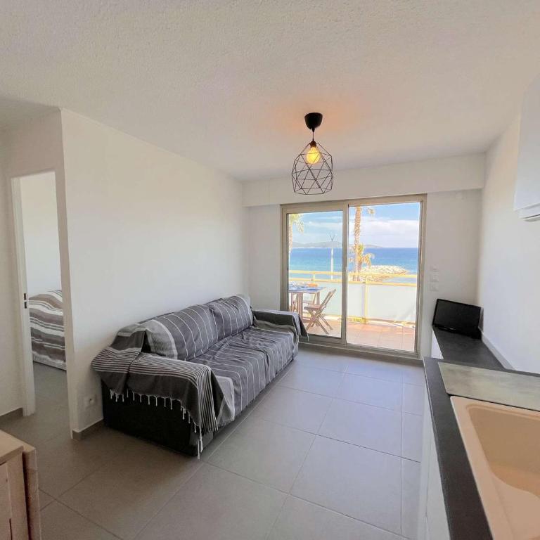 Appartement moderne 2 pièces avec clim, parking à Cavalaire - FR-1-226B-164 - Appartement - 3