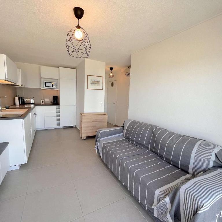 Appartement moderne 2 pièces avec clim, parking à Cavalaire - FR-1-226B-164 - Appartement - 4