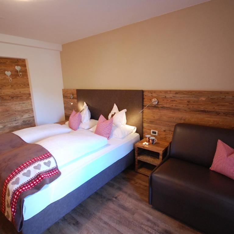 Monti Pallidi B&B Apartments - Deluxe Double Room with Balcony - 4