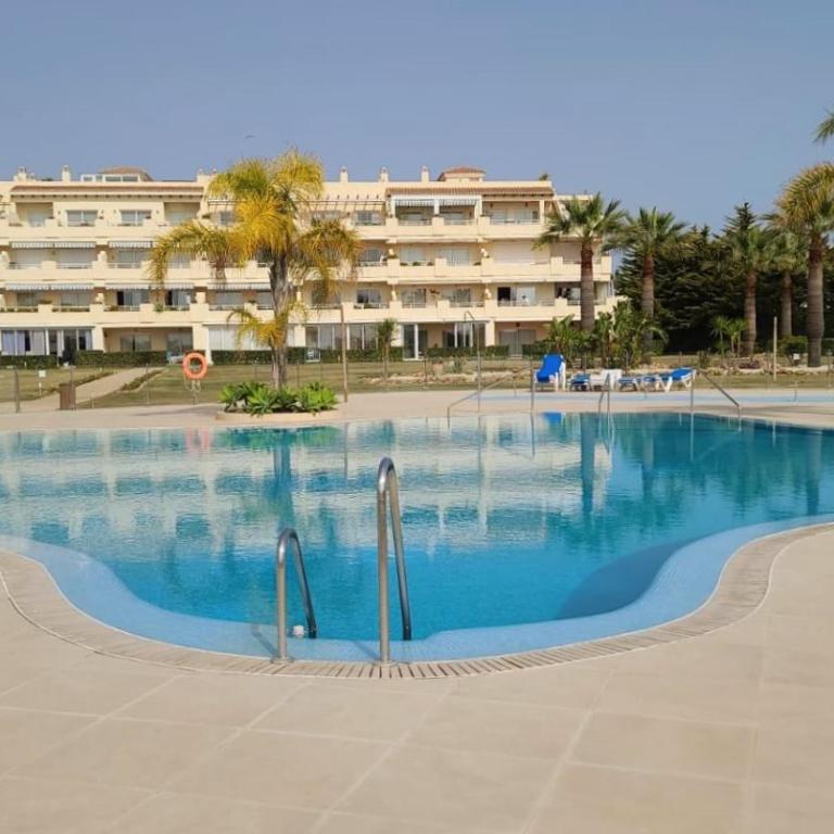 2 bedroom apartment overlooking Mediterranean, 2 outdoor pools - Appartamento con 2 Camere da Letto - 1
